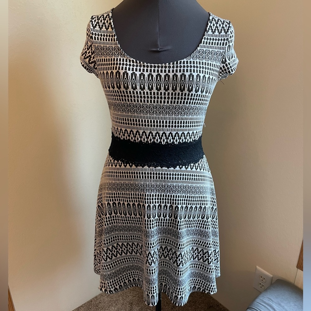 Black and White Print Dress with Lace Waist Detail
